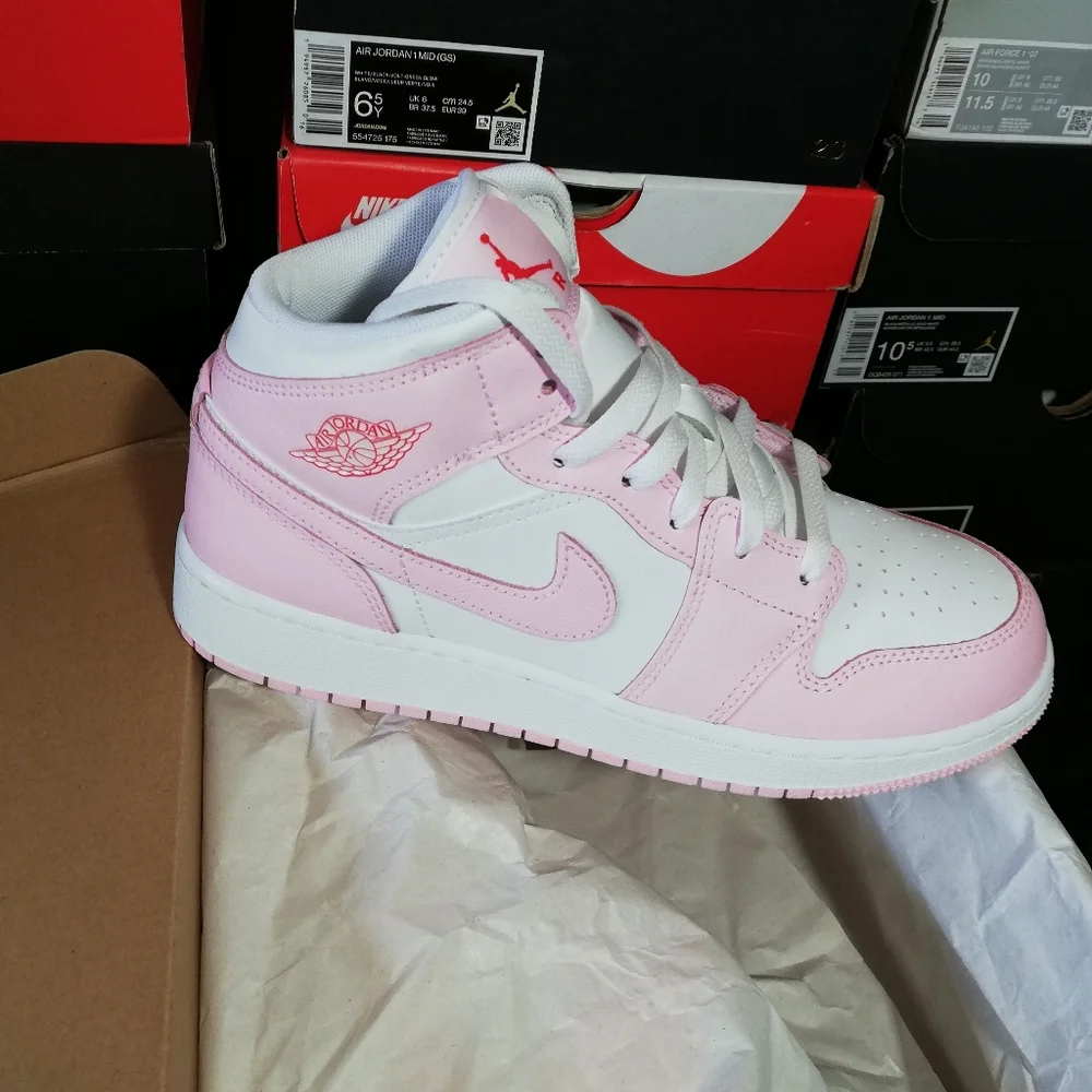 AIR JORDAN 1 MID "VALENTINES DAY" WOMEN'S US SIZE 8 BRAND NEW IN BOX - Picture 5 of 16